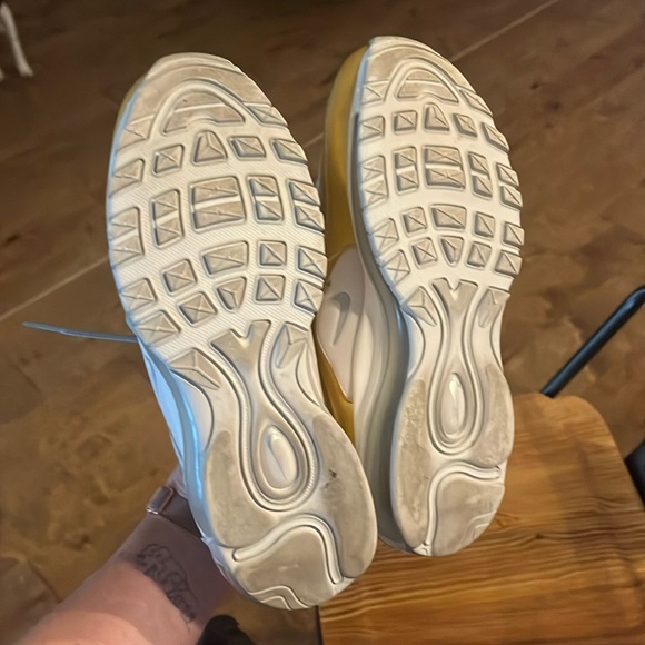 🌟Unique Nike Tennis Shoes Size 8 Great condition!!🌟 - Picture 3 of 5